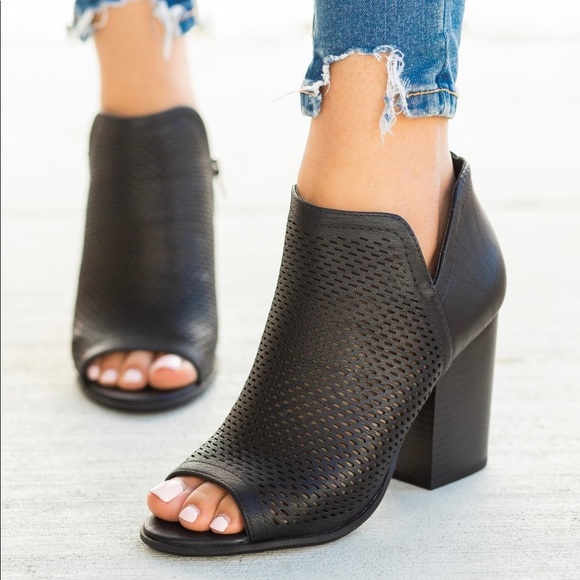 LAST 2🖤 Cutout black peep toe booties chunky heel - Picture 2 of 2